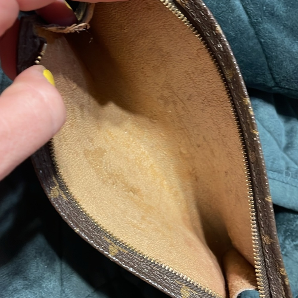 Louis Vuitton Vintage Monogram Toiletry Pouch - Picture 5 of 7